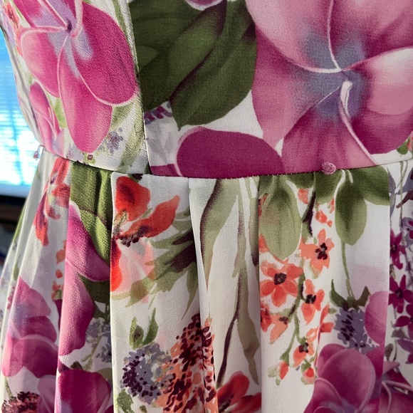 Gabby Skye Floral Print Dress - Picture 8 of 10